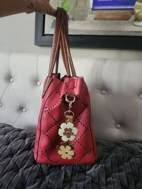 Louenhide Bermuda Handbag In Raspberry.